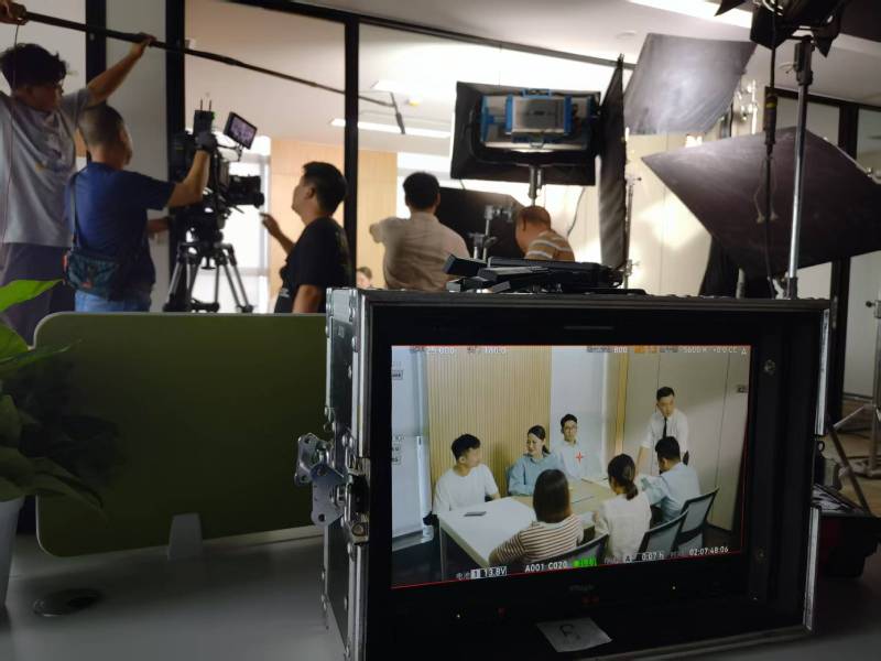 越城区TVC拍摄公司：科技产品视觉化大师，诠释未来感与功能美学